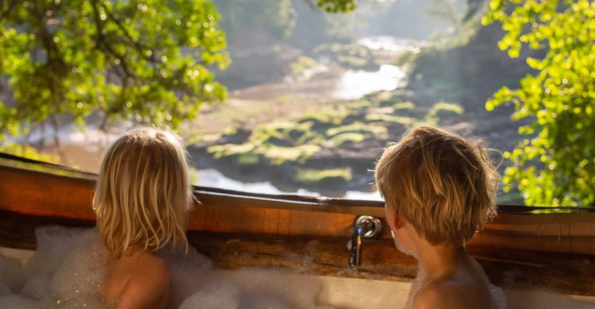WHERE TO STAY ON TANZANIA FAMILY SAFARI – COMPARISON BETWEEN A LODGE AND A TENTED CAMP